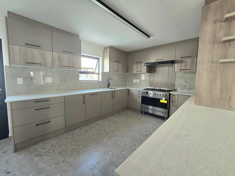 3 Bedroom Property for Sale in Britannia Bay Western Cape